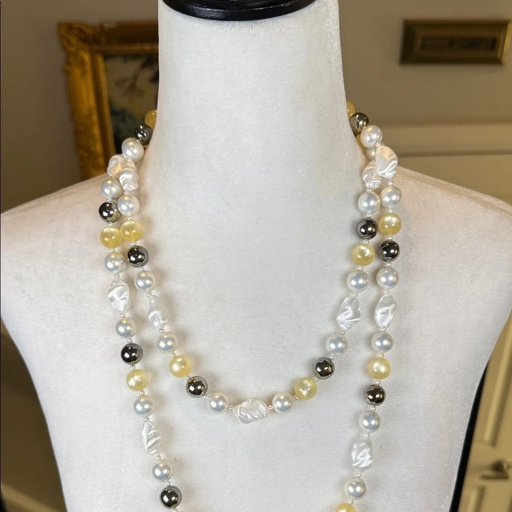 Vintage Double Strand Faux Pearl Necklace White Yellow Grey - Picture 6 of 10